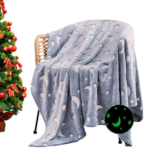 Coperta Super Morbida per Casa e Ufficio con Motivo Luminoso di Luna e Stelle che Brilla al Buio, Plaid in Flanella Lavorato a Maglia - Product Image 4