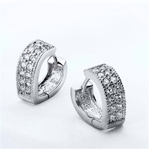 Orecchini Mynec in Oro con Diamanti, Taglio Brillante Rotondo, Colore G, Diamanti Naturali, Stile Classico da Donna per Uso Quotidiano - Product Image 5