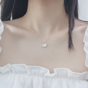 Collana con Ciondolo a Forma di Mela in Argento S925 Placcato Oro Rosa e Madreperla Bianca, Versione Coreana con Catena a Croce per Ragazze - Product Image 3