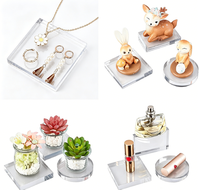 Présentoirs carrés en acrylique transparent, supports en blocs cubiques transparents pour bijoux, mini-figurines, cosmétiques et vitrines de vente au détail