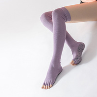 Chaussettes à doigts ouverts à cinq doigts en tube long de qualité 100% coton absorbant la sueur pour l'entraînement en intérieur