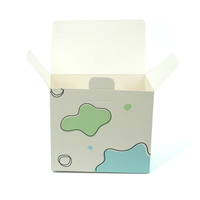 Boîte en carton ivoire écologique et recyclable avec impression personnalisée de différentes couleurs et logo imprimé à l'extérieur