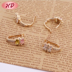 ต่างหูเพชรซิคอนชุบทองคำขาว 18K สไตล์ดูไบสำหรับผู้หญิง - Product Image 6