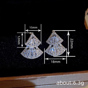 Orecchini a triangolo mobili da donna, geometrici, per uso quotidiano, accessori per le orecchie - Product Image 4