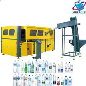 Máquina de moldeo por soplado rotativa totalmente automática para PET de <span class=keywords><strong>8</strong></span> cavidades, hasta 12000 BPH, para botellas de agua - Product Image 1