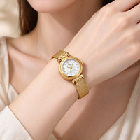 Montre pour femme en maille dorée, petit boîtier rond, cadran perlé, élégante montre-bracelet à quartz analogique, décor nœud, montre décontractée pour femme, cadeau