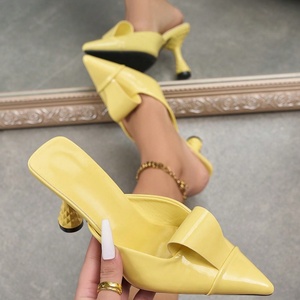 Mules de Tacón Alto Amarillos de Moda para Mujer 2025, con Punta en Pico, de Charol y Pedrería, para Uso Diario - Product Image 2