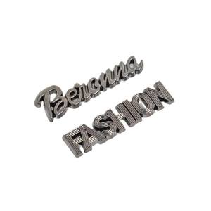 Étiquettes de marque <span class=keywords><strong>en</strong></span> métal robustes personnalisées <span class=keywords><strong>pour</strong></span> vêtements, sacs à main - Écologiques et de haute qualité - Product Image 2