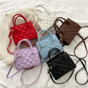 Mini Tote Bag donna 2021 nuova borsa a tracolla in rilievo borsa a tracolla 2021 nuova moda autunno borsa a catena a reticolo di diamanti