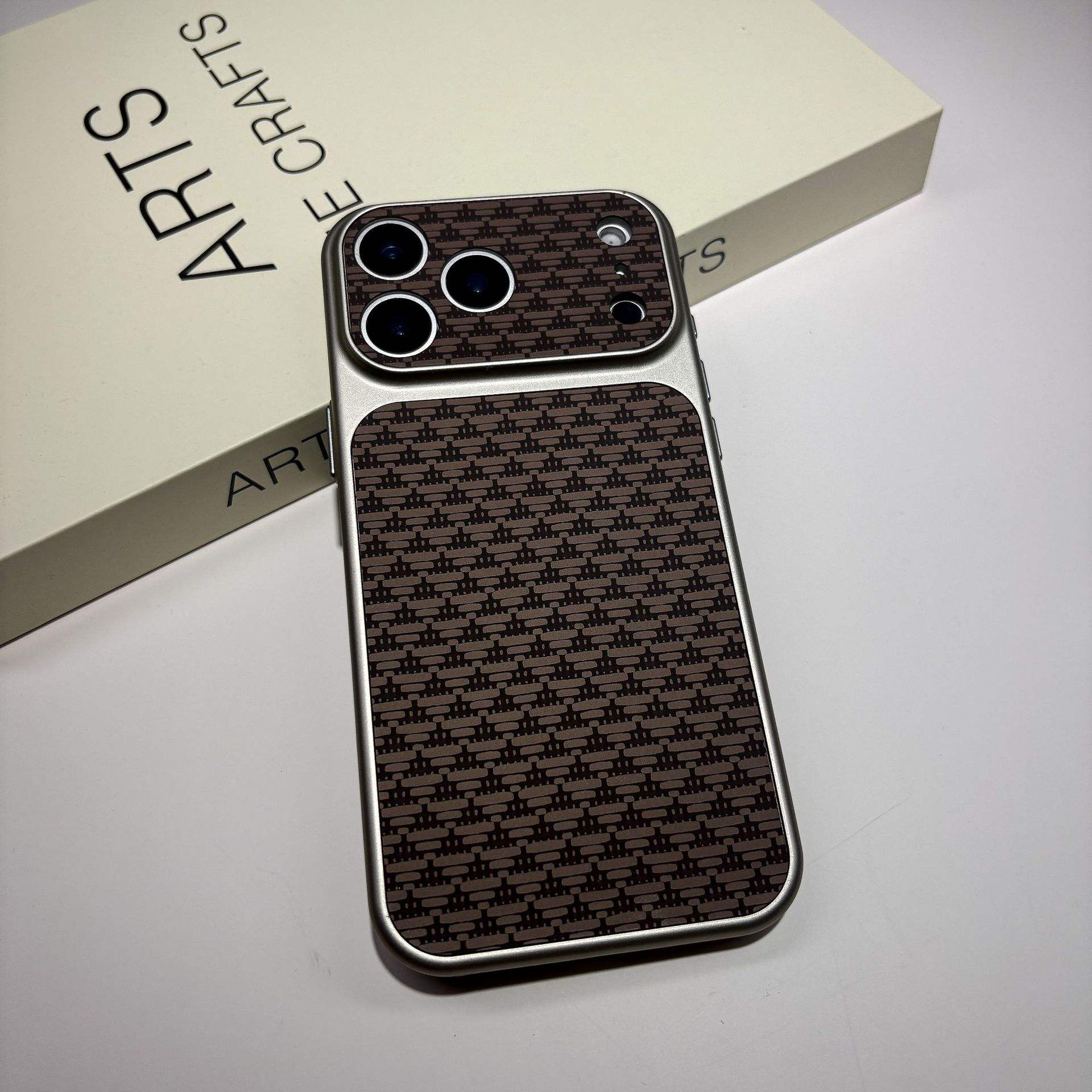 สีน้ำตาล