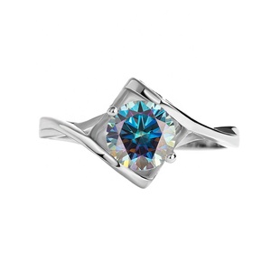 Anello di Fidanzamento NORELLE da Donna in Argento Sterling S925 Placcato Oro 18K con Moissanite a Forma di Cuore e Bacio d'Angelo - Product Image 5