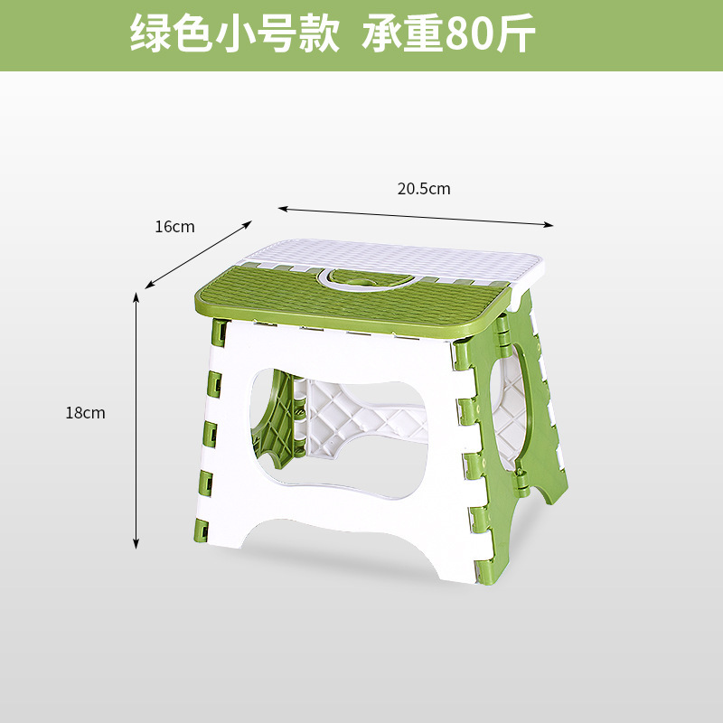 Petit, vert et blanc.