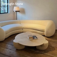 Table basse en travertin naturel véritable OEM ODM, base incurvée stable, table d'appoint en travertin pour un espace de vie contemporain et organique