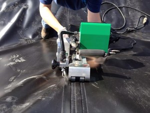 Machine de soudage automatique de géomembrane de haute qualité Soudeuse de membrane <span class=keywords><strong>GW900</strong></span> au meilleur prix - Product Image 3