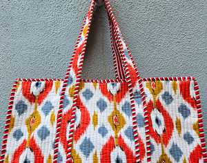 Bolso tote de algodón acolchado hecho a mano estilo vintage / Bolso floral reversible para uso diario de mujer - Product Image 3