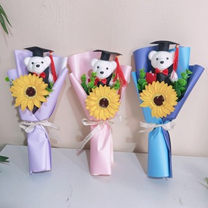 Oso de Peluche de Graduación con Flor Artificial de Girasol, Oso de Peluche con Birrete <span class=keywords><strong>y</strong></span> Toga de Graduación, Regalo de Graduación para Escuela Secundaria <span class=keywords><strong>y</strong></span> Universidad - Product Image 1