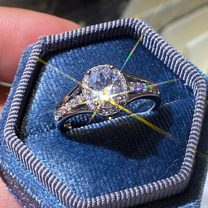 Anello con Cristallo Taglio Ovale per Donne, Tono Argento, Elegante Accessorio Moda per Uso Quotidiano e Feste - Product Image 1