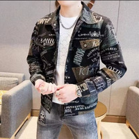 Veste en jean premium style influenceur pour homme, en nylon/coton, coupe ajustée, design tendance avec revers, idéale pour le printemps et le style workwear.