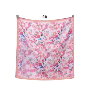 Foulard Quadrato Floreale Piccolo 70x70cm in Seta Leggera Stampata, Accessorio Moda Donna - Product Image 1