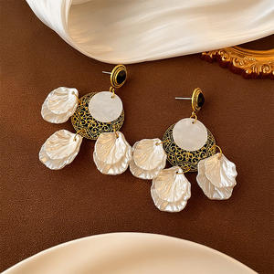 ต่างหูโลหะกลมสไตล์ฝรั่งเศสย้อนยุคต่างหูรูปดอกไม้กลวงต่างหูผู้หญิงรูปทรงเรขาคณิต - Product Image 2