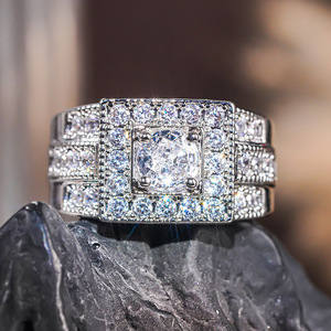 Anello di Lusso Scintillante per Donne, Gioiello da Dito di Tendenza alla Moda - Product Image 3
