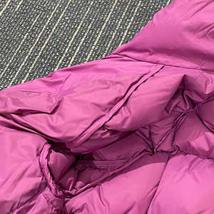 Chaqueta Acolchada con Capucha Extra Grande en Color Fucsia Vibrante, con Ribete de Punto y Bolsillos con Broches, Abrigo Corto Cálido para Invierno, Venta al Por Mayor - Product Image 6