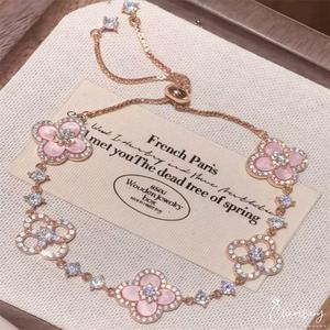 Pulsera <span class=keywords><strong>de</strong></span> Trébol <span class=keywords><strong>de</strong></span> Cuatro Hojas <span class=keywords><strong>de</strong></span> Estilo Clásico al por Mayor <span class=keywords><strong>de</strong></span> Fábrica a Precio Económico con Incrustaciones <span class=keywords><strong>de</strong></span> Circonita y Dije <span class=keywords><strong>de</strong></span> Flor <span class=keywords><strong>de</strong></span> Nácar - Product Image 3