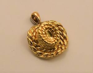 Boucles d'oreilles modernes essentielles à la mode avec finition lisse et clip confortable parfait pour le style et la durabilité - Product Image 1