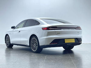 Voiture d'occasion 2021 BYD Han EV Long Range Luxury Edition Automatique Turbo Berline Noire Un Seul Propriétaire Faible Kilométrage Titre Propre - Product Image 4