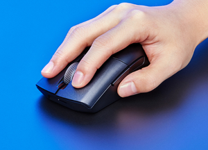 R-O-G Keris Wireless AimPoint 36K Estilo ligero para deportes electrónicos, diseño ligero de 75 g, botones PBT con cinta de agarre antideslizante ROG - Product Image 3