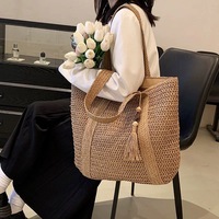 Sac de plage à bandoulière en paille tendance, en tissu tressé avec pompon et fermeture éclair, grand cabas tissé avec doublure en polyester