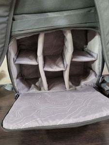 Échantillon gratuit : Petit sac à bandoulière pour appareil photo, sac à dos pour appareil photo reflex numérique/SLR compatible avec tablette 11 pouces, sac à bandoulière pour photographe avec support pour trépied - Product Image 2