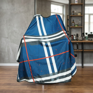 Capa de peluquero a rayas azul hecha de poliéster impermeable - Product Image 3