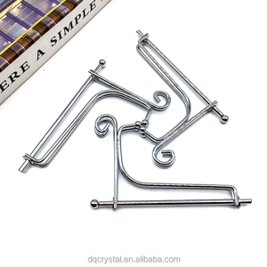 Venta al por mayor soportes de <span class=keywords><strong>metal</strong></span> de losa de cristal <span class=keywords><strong>natural</strong></span> soportes de cristal de base de corazones de cristal para la decoración - Product Image 6