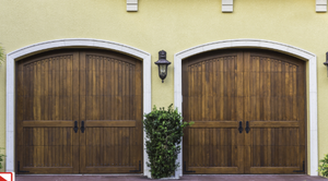 Puerta <span class=keywords><strong>de</strong></span> Garaje <span class=keywords><strong>de</strong></span> Madera Maciza, Puerta <span class=keywords><strong>de</strong></span> Garaje Seccional <span class=keywords><strong>de</strong></span> Doble Hoja, Puerta Manual <span class=keywords><strong>de</strong></span> Estilo Carruaje, Puertas Plegables Deslizantes con Bisagras Laterales - Product Image 6