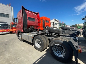 En stock SINOTRUK HOWO T7H 4x2 Euro <span class=keywords><strong>2</strong></span> Diesel Manuelle Camion Tracteur d'occasion Double Cabine Prêt à être expédié pour le transport en semi-remorque - Product Image 5