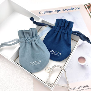 Pochette à bijoux et sac cadeau en tissu velours doux et épais Cloudy Packaging, avec cordon de serrage et impression de logo personnalisable - Product Image 3