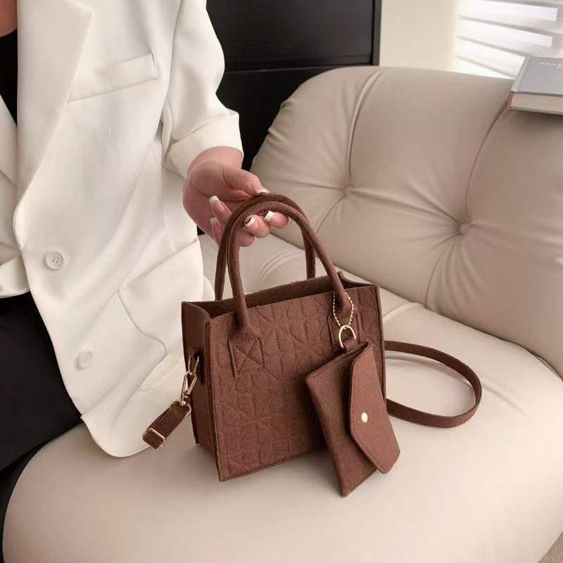 สีน้ำตาล