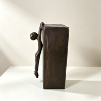 Figurine d'enfant grimpeur en cuivre antique, statue de garçon abstraite à suspendre, décoration artistique moderne pour la maison et le bureau, accents décoratifs