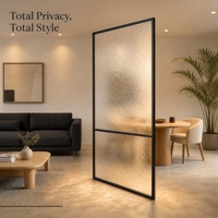 Cloison en verre trempé texturé effet glace moderne, écran à cadre métallique pour projets hôteliers, paroi de séparation décorative pour la confidentialité