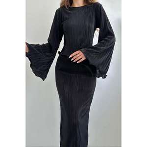 Ensemble 2 pièces décontracté pour femme, coupe ample, chemisier et jupe plissée noire, tailles XL 2XL, en coton tissé et mousseline, idéal pour les soirées en club - Product Image 1