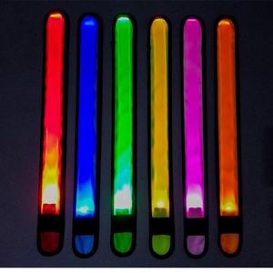 สายรัดข้อมือ LED กระพริบแสงสำหรับกีฬา สร้อยข้อมือเรืองแสง พร้อมอุปกรณ์ประกอบการแสดงคอนเสิร์ต ปาร์ตี้ วิ่งกลางคืน ของขวัญสุดพิเศษ - Product Image 1