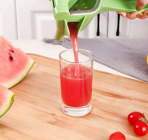 उच्च गुणवत्ता वाले मल्टी-फंक्शनल मिनी पोर्टेबल जूसर हैंड प्रेस सब्जियों के लिए नींबू फल जूसर - Product Image 3