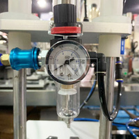 Machine de pressage de col de bouteille de parfum semi-automatique Henwi, utilisée pour l'assemblage d'anneau de cou de l'industrie du parfum, facile à utiliser