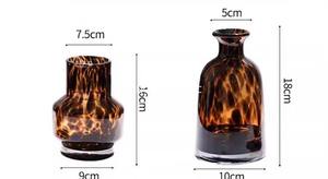 Vase de table en verre Art Déco ambré - Product Image 6