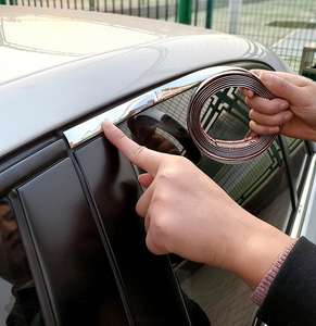 <span class=keywords><strong>Protector</strong></span> de <span class=keywords><strong>borde</strong></span> de <span class=keywords><strong>puerta</strong></span> de coche para decoración de parachoques de ventana, moldura de estilo de carrocería de coche, embellecedor cromado plateado, embellecedor de decoración de PVC Flexible - Product Image 3