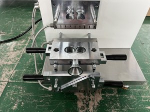 Peralatan Pengujian Dispersi Bubuk Plastik Karet PLC Mixer Internal Laboratorium Presisi Tinggi - Product Image 6