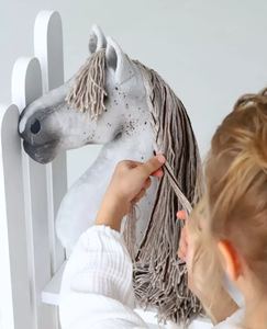 <span class=keywords><strong>DR</strong></span> Groothandel Hobbypaard Pluche Handgemaakte Houten Wielen Realistische Neighing Galoppeergeluiden Rijdier Speelgoed voor Kinderen - Product Image 5
