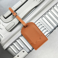 Étiquette de bagage en cuir PU, avec couvercle rabattable pour éviter la perte et la violation de la vie privée. Étiquette de bagage en cuir et carte d'embarquement.