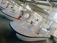 Bateau à pédales électrique commercial de loisirs aquatiques, thème Cygne Blanc, en fibre de verre et PE de haute qualité, avec éclairage, pour usage domestique, 1 pièce